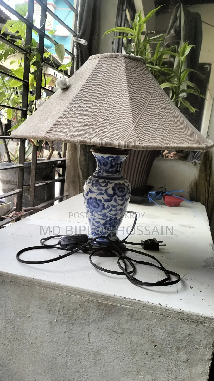 টেবিল লেম্প