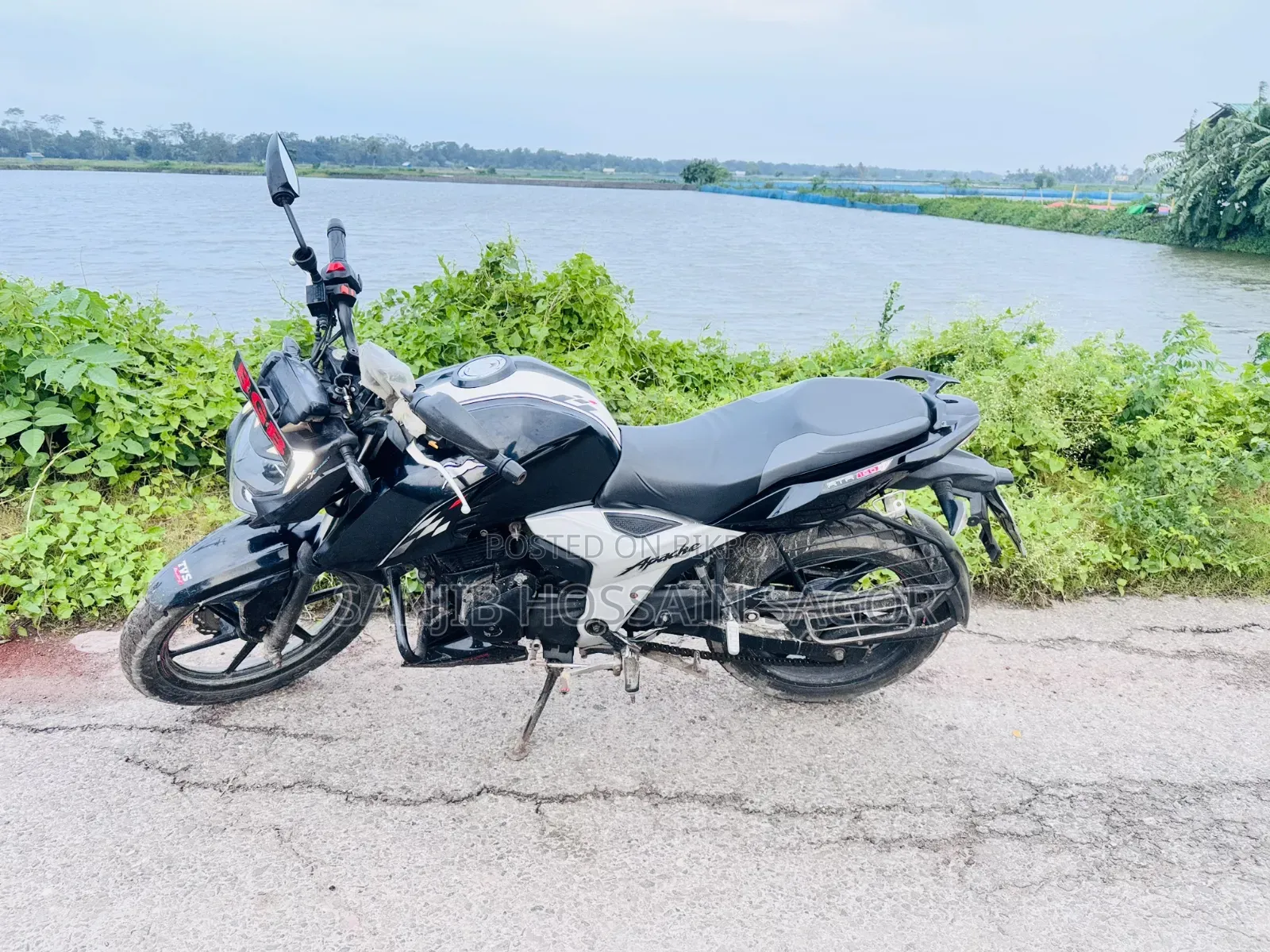 New TVS Apache RTR 160 4V 2021 Black