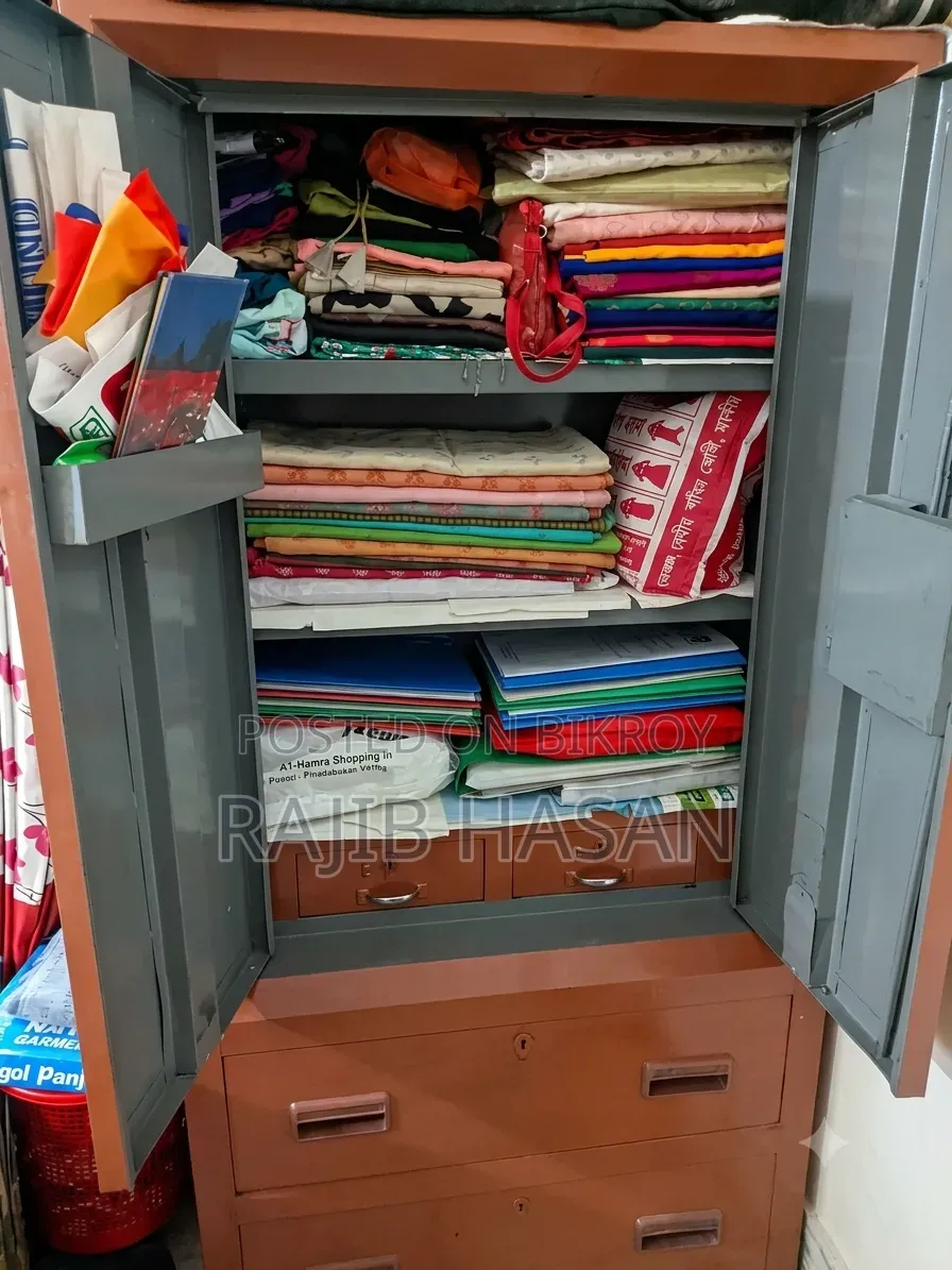 স্টিলের দরাজ।