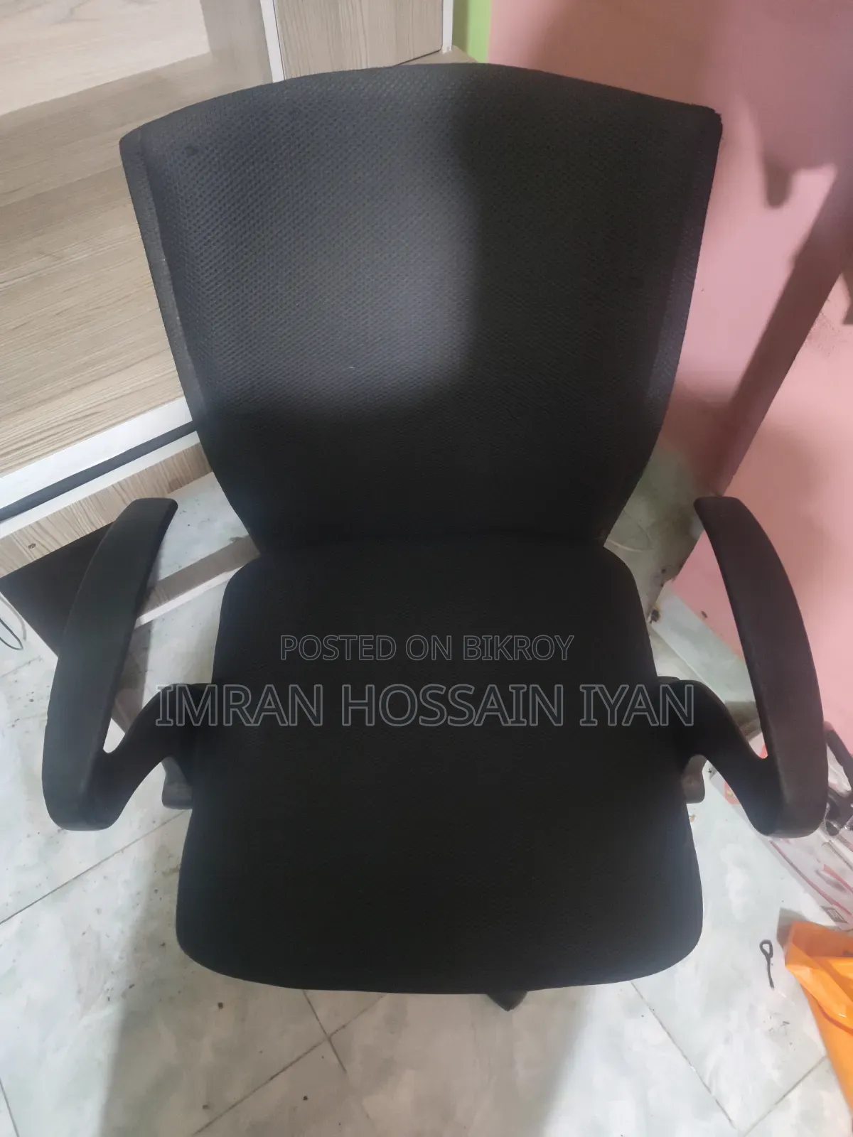 চেয়ার বিক্রয়ের জন্য