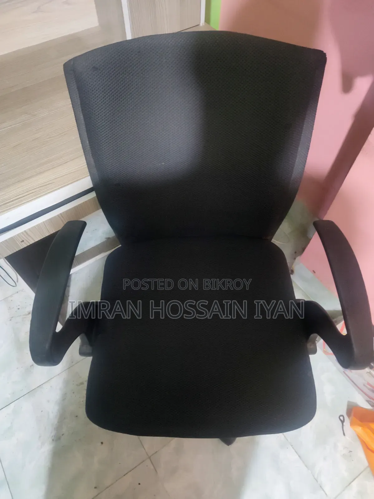 চেয়ার বিক্রয়ের জন্য