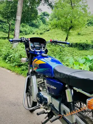 ইয়ামাহা ১৯৯৯ নীল