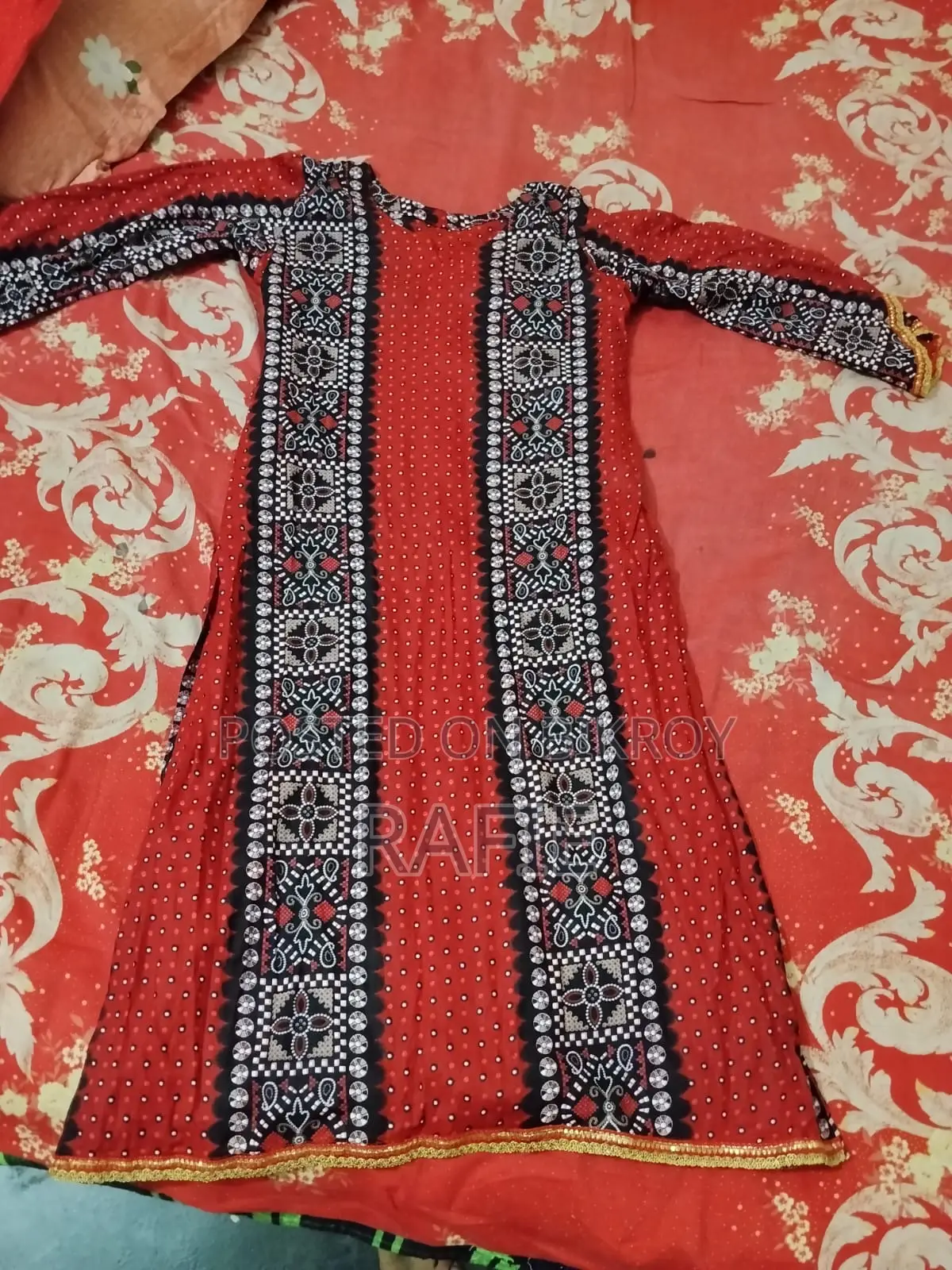 Selling Dresses at Low Price