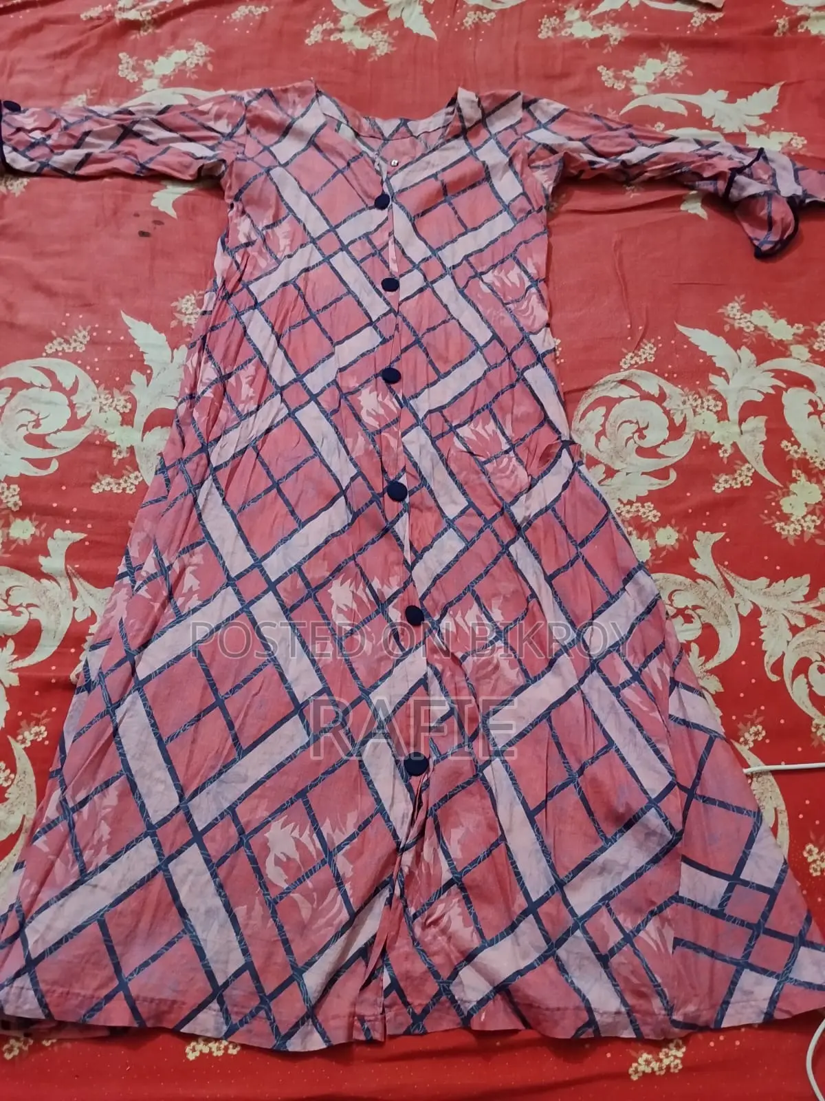 Selling Dresses at Low Price