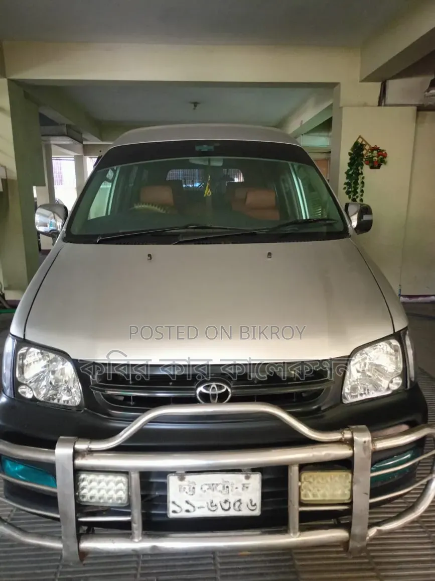 Toyota Noah 2005 Silver