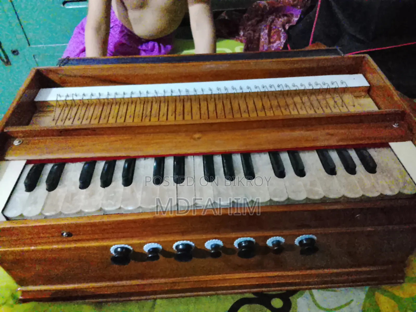 স্বল্পমূল্যে সেকেন্ড হ্যান্ড হারমোনিয়াম বিক্রয়