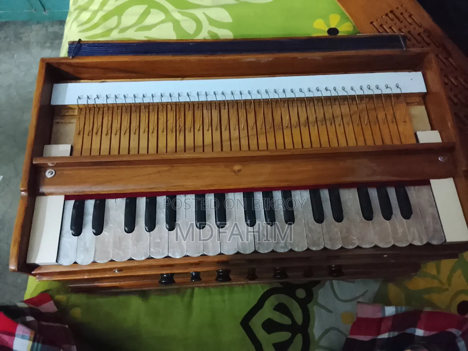 স্বল্পমূল্যে সেকেন্ড হ্যান্ড হারমোনিয়াম বিক্রয়