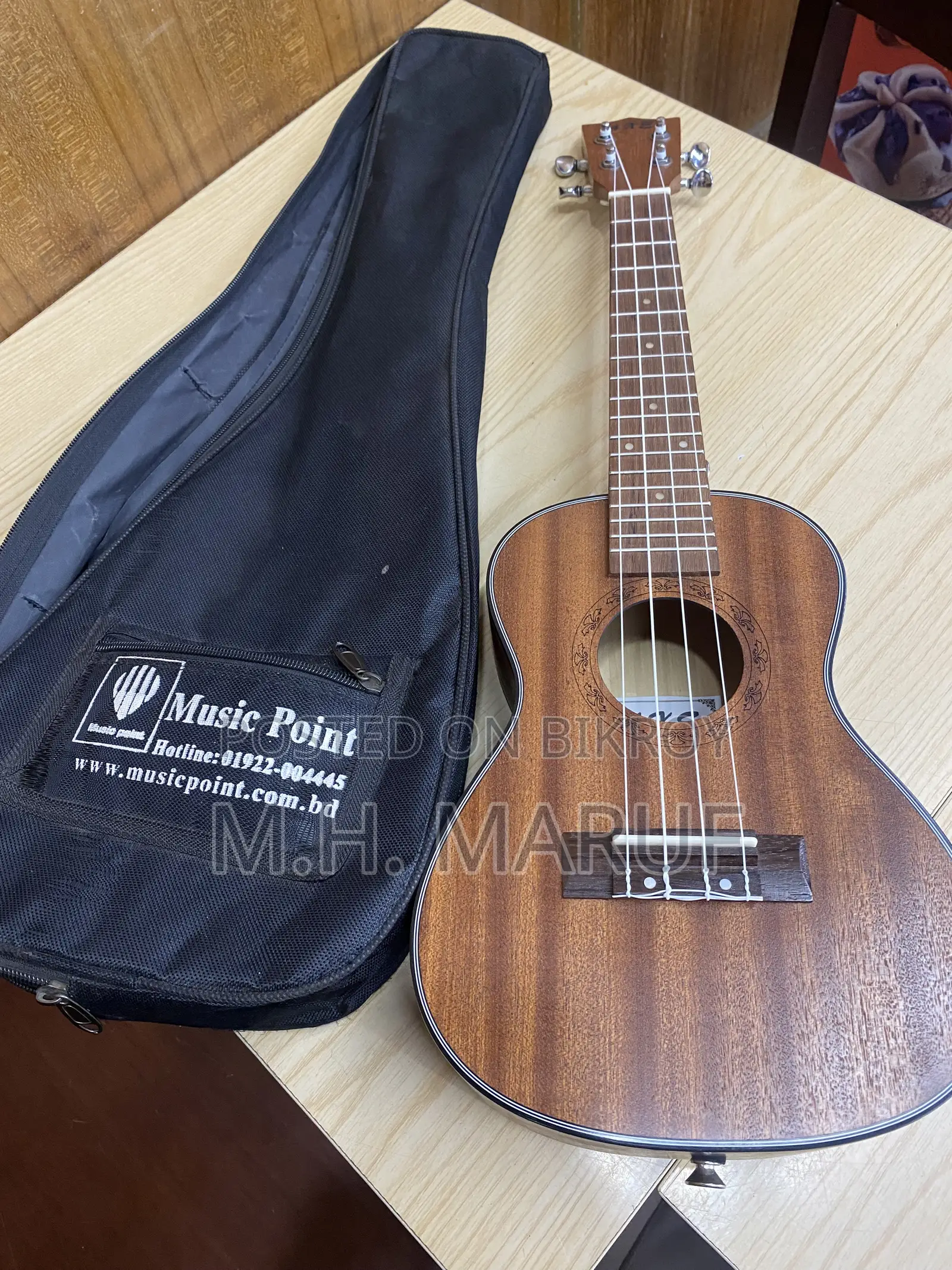 Ukulele 24"