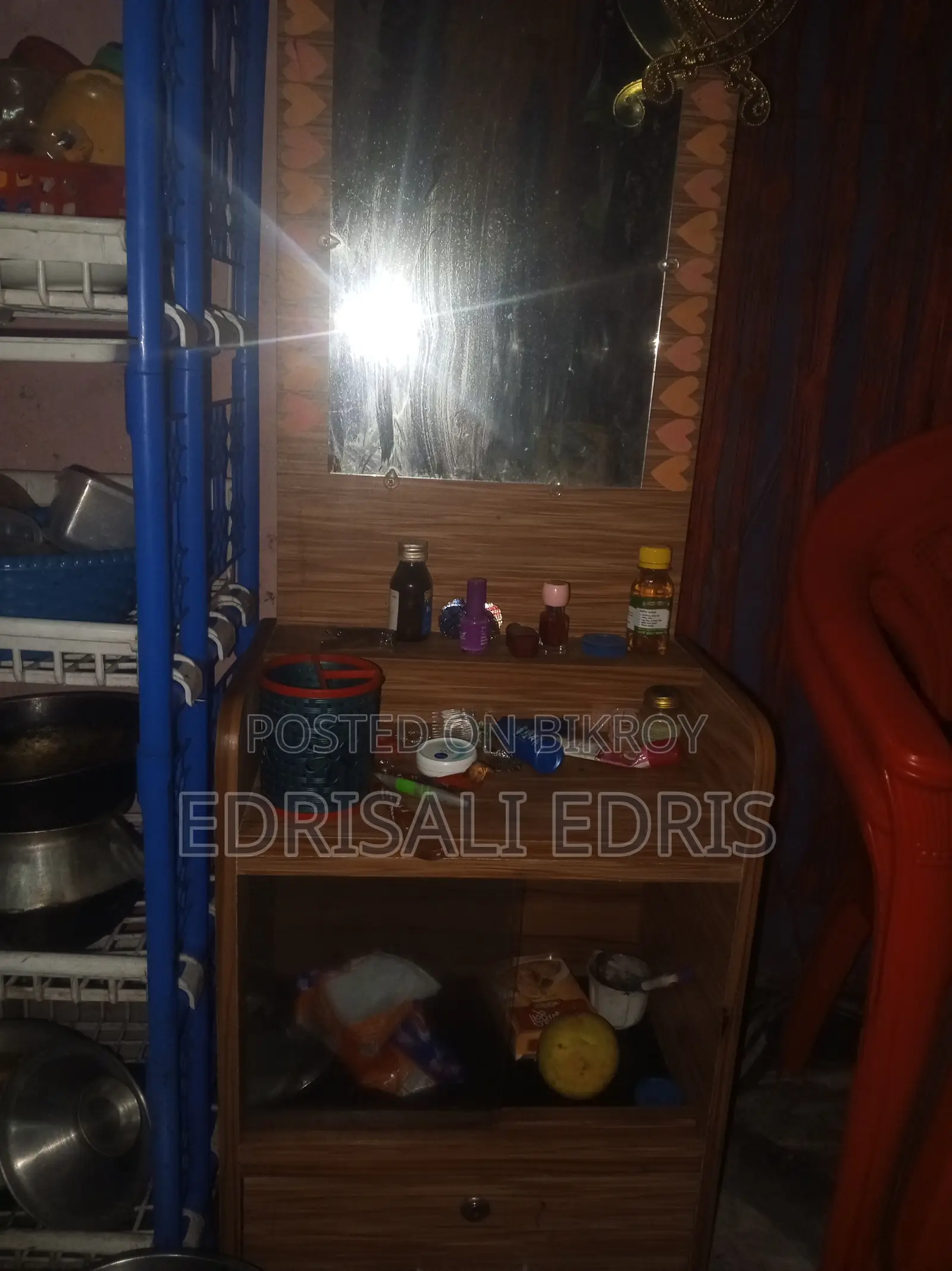 আমি একটি ড্রেসিং টেবিল বিক্রি করব