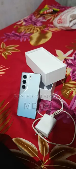টেকনো ক্যামন ৪০ ২৫৬ জিবি হোয়াইট