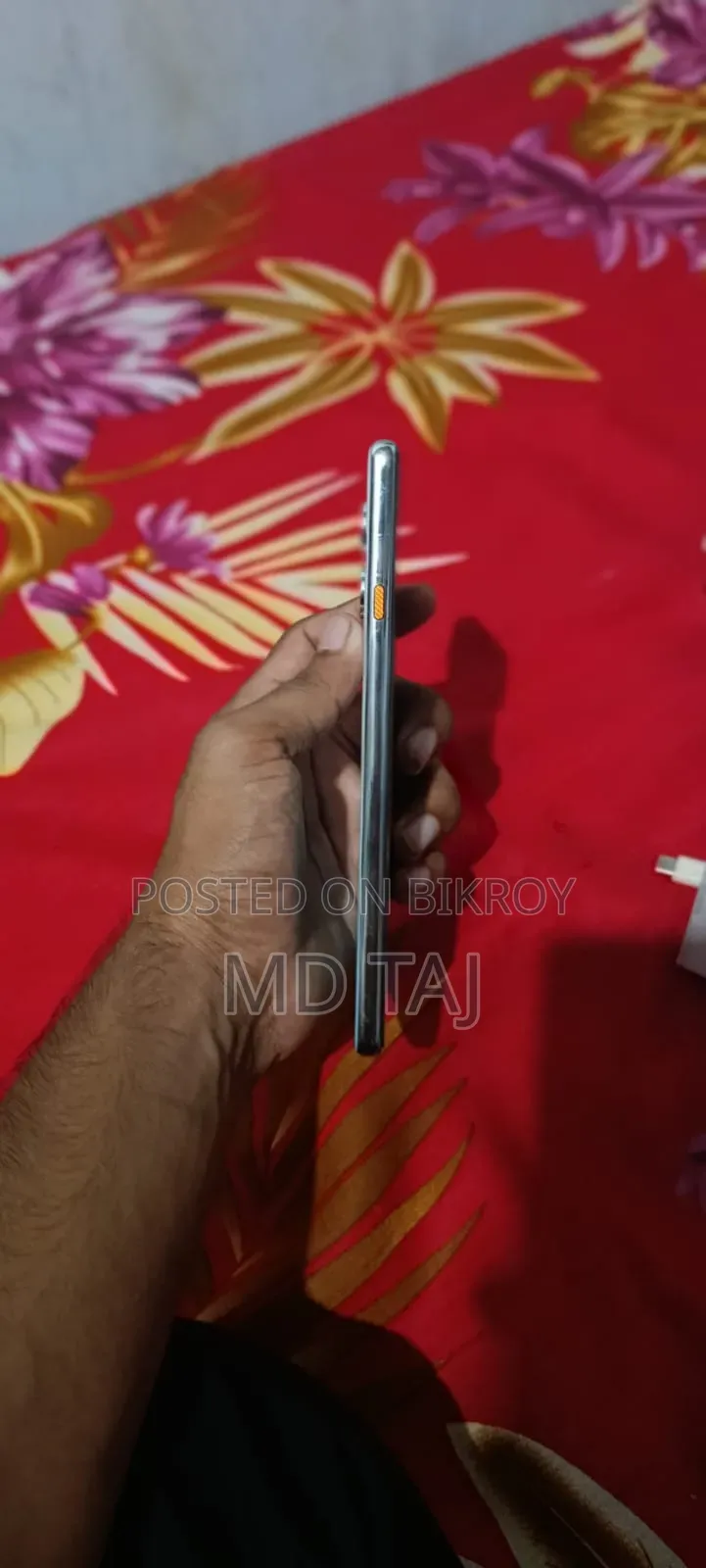 টেকনো ক্যামন ৪০ ২৫৬ জিবি হোয়াইট