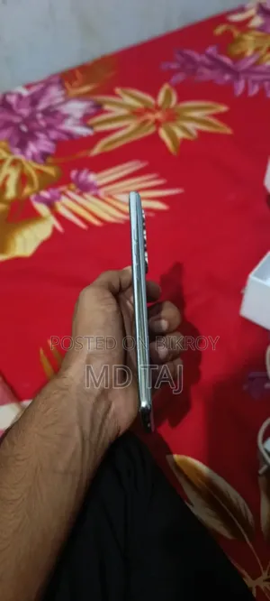টেকনো ক্যামন ৪০ ২৫৬ জিবি হোয়াইট