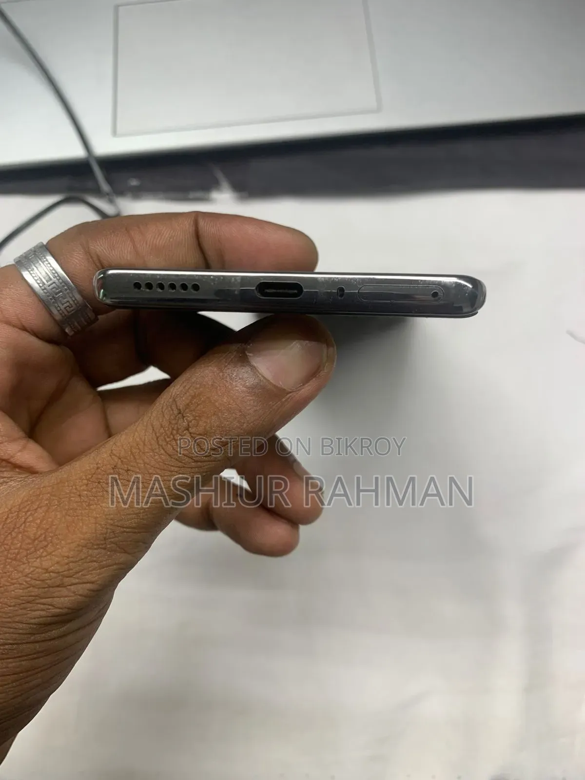 টেকনো ক্যামন ৪০ প্রো ৪জি ২৫৬ জিবি ব্ল্যাক