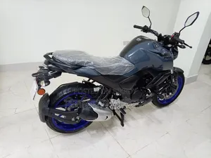 নতুন ইয়ামাহা এফজেডএস ভি৩ ২০২৪ গ্রে