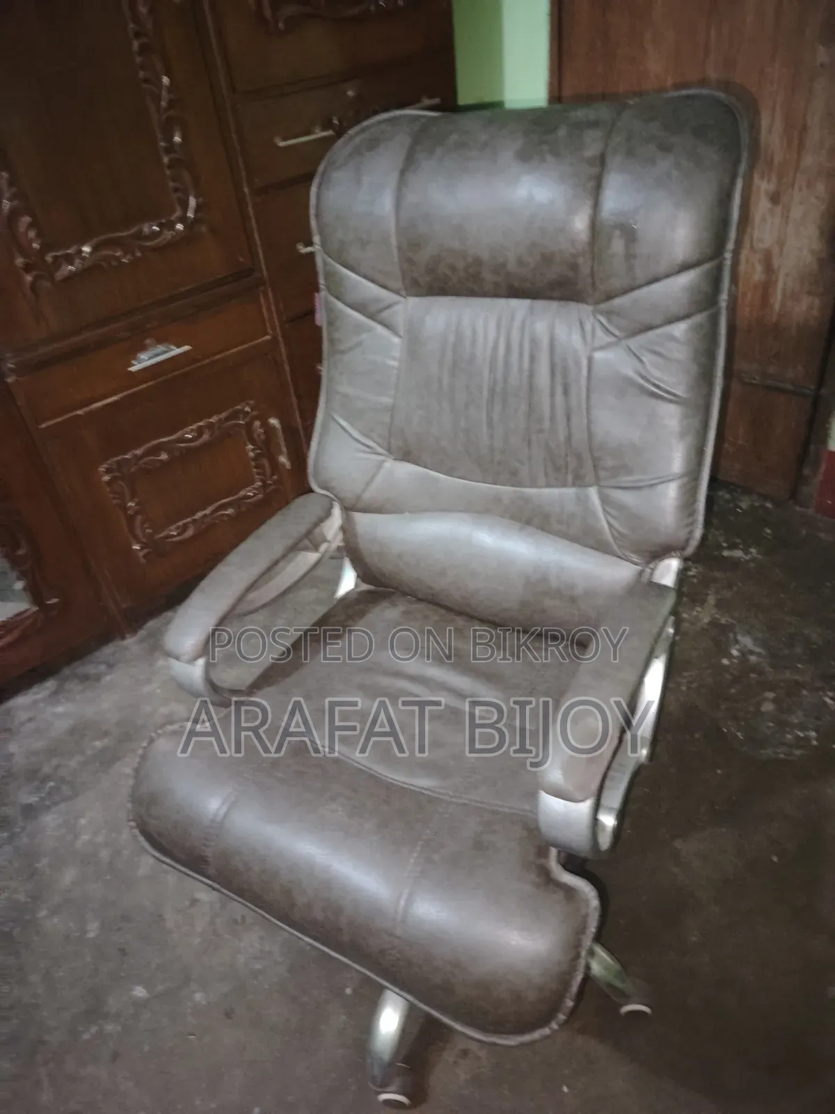 Boss Chair Urgent Sell