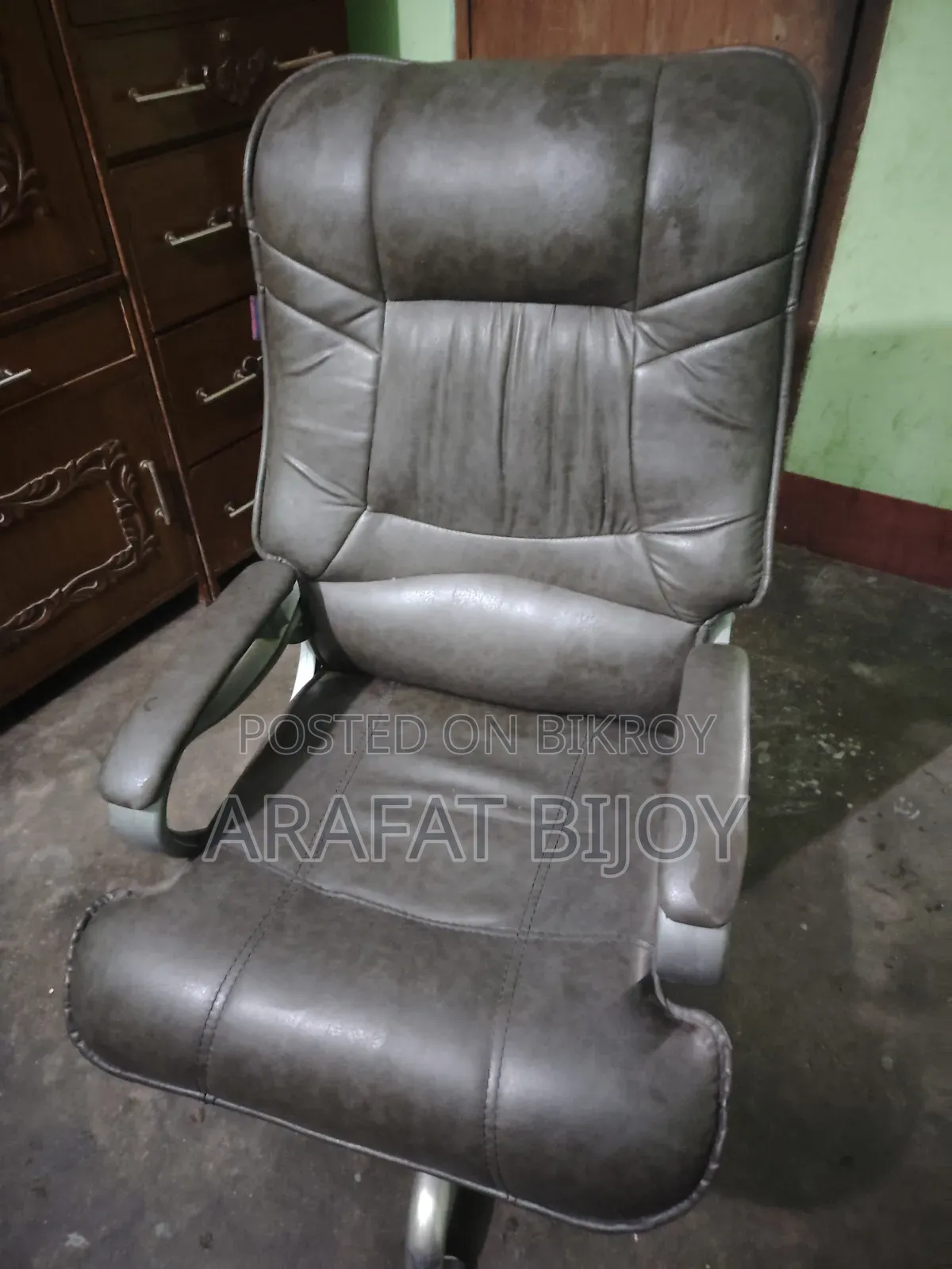 Boss Chair Urgent Sell