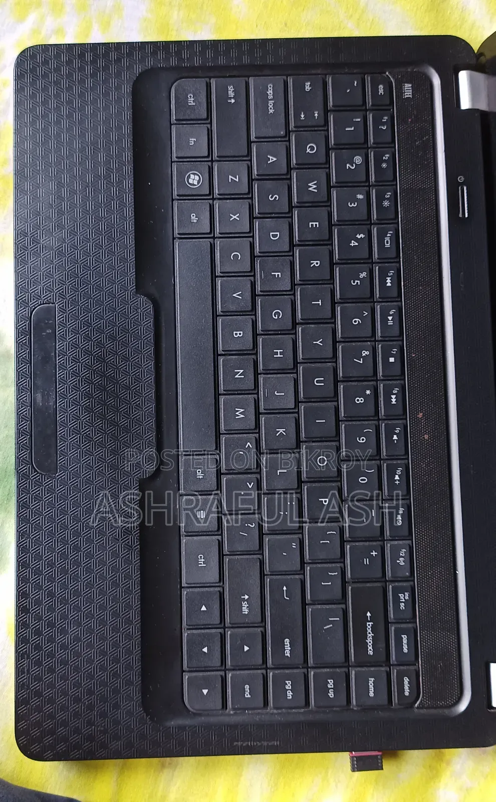 Laptop HP Compaq Presario CQ42 4GB Intel Core I3 SSHD+SSD 320GB