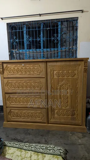 চট্টগ্রাম সেগুন কাঠের ব্যবহার করা ওয়ারড্রোব বিক্রি করব