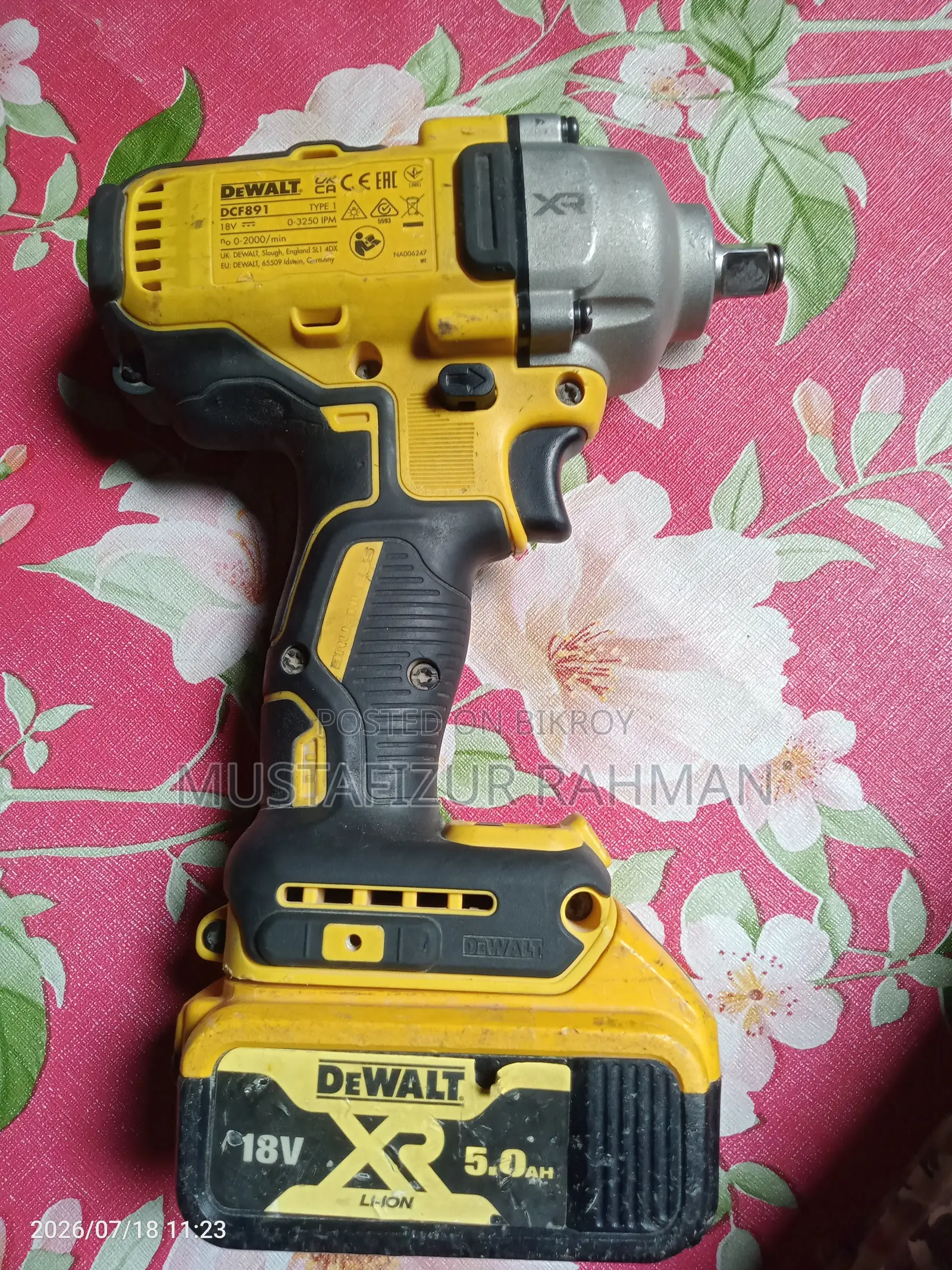 Original DEWALT DCF891 XR 18V Impact Wrench With 2 Battery Charger