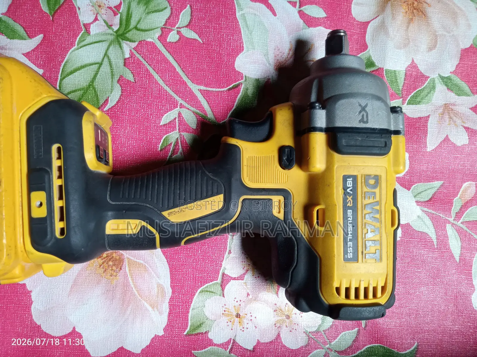 Original DEWALT DCF891 XR 18V Impact Wrench With 2 Battery Charger