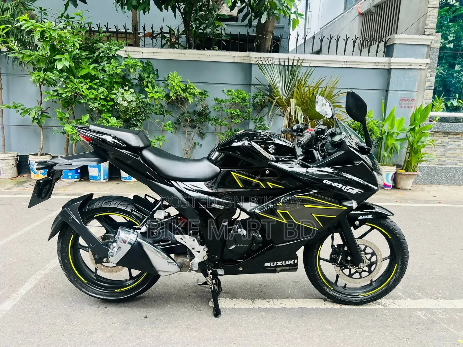 সুজুকি জিক্সার এসএফ ২০২৩ ব্ল্যাক