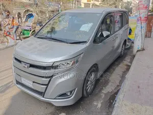 টয়োটা নোয়া ২০২১ সিলভার