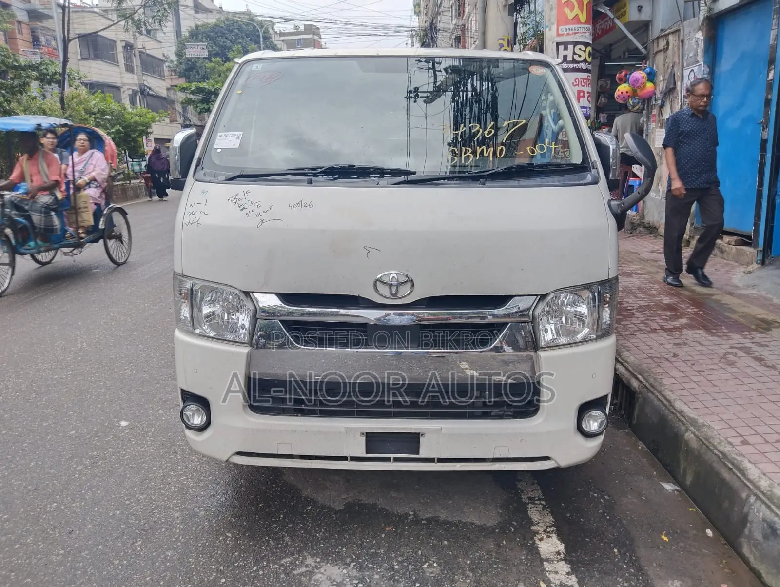 Toyota HiAce 2021 White