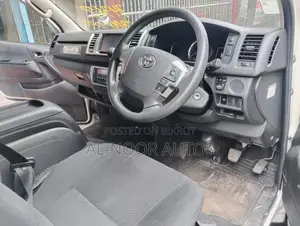 Toyota HiAce 2021 White