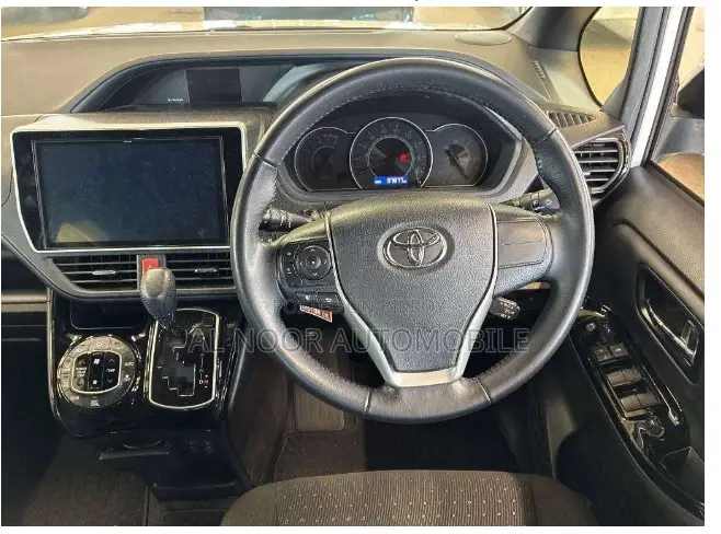 Toyota Noah 2021 Pearl