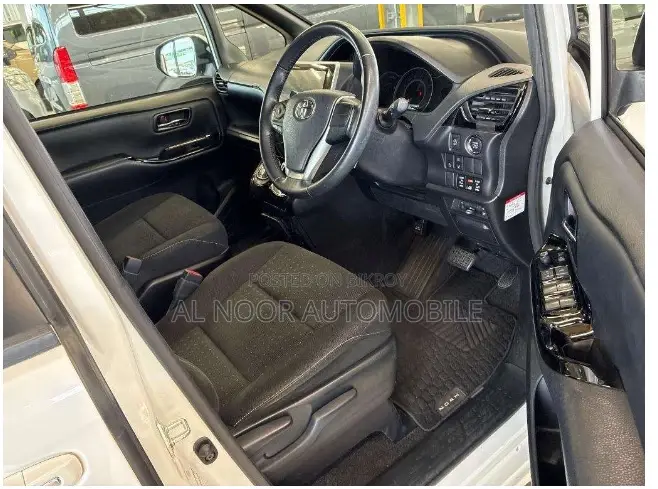 Toyota Noah 2021 Pearl