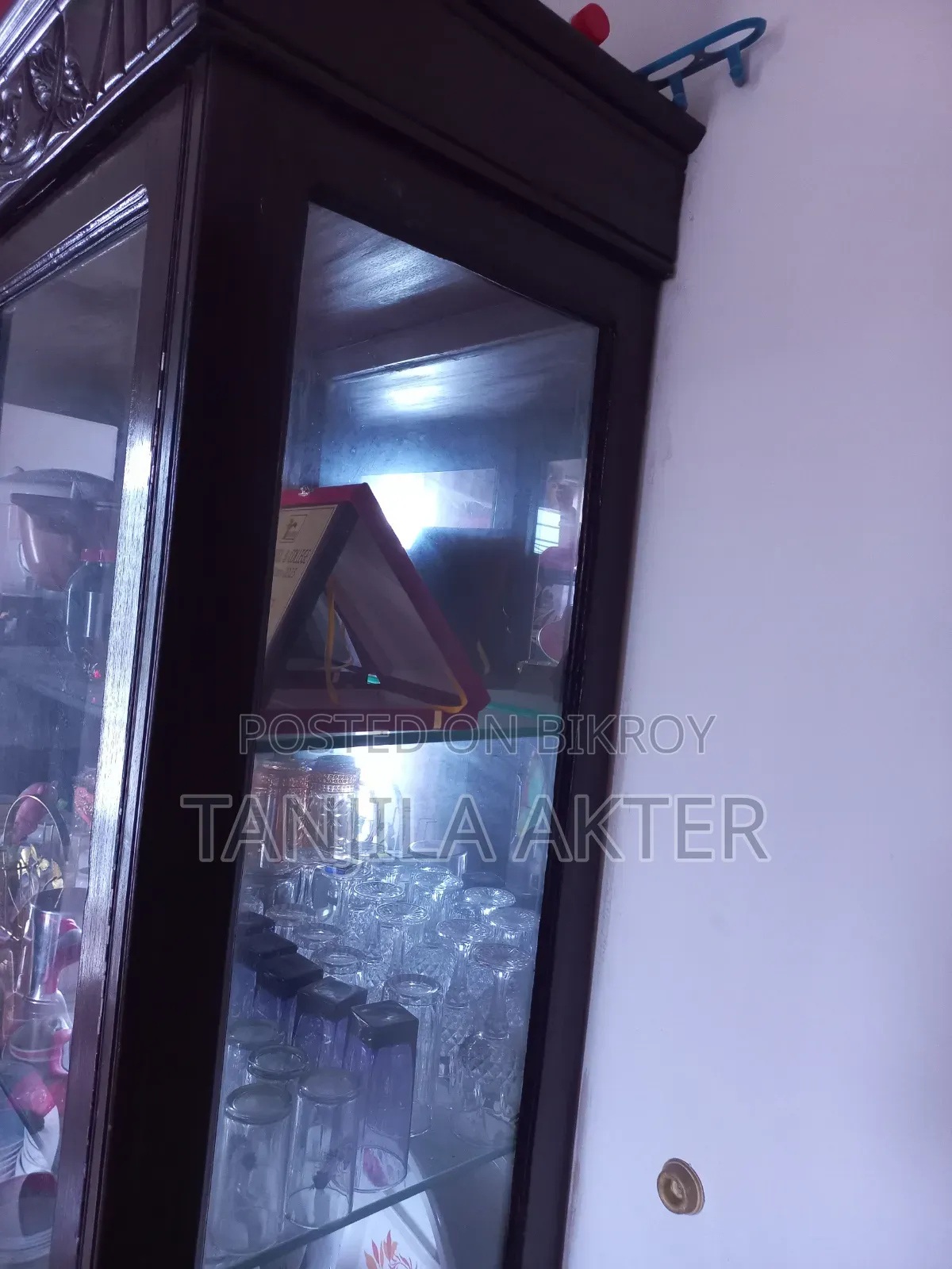 সেগুন কাঠের শোকেস
