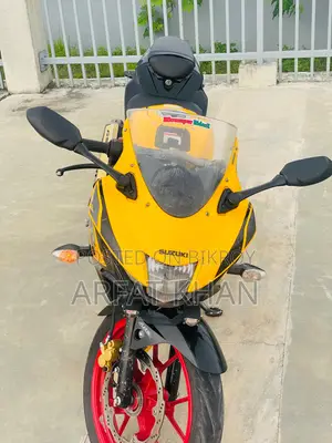 Suzuki GSR 2022 Yellow