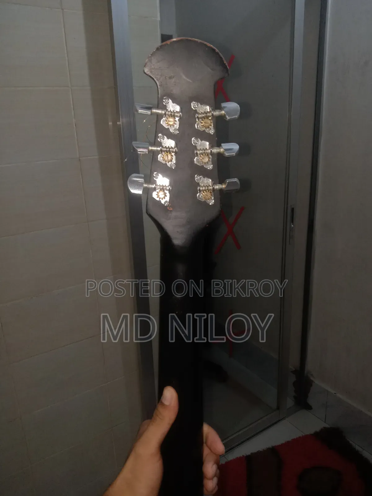 সেকেন্ড হ্যান্ড গিটার