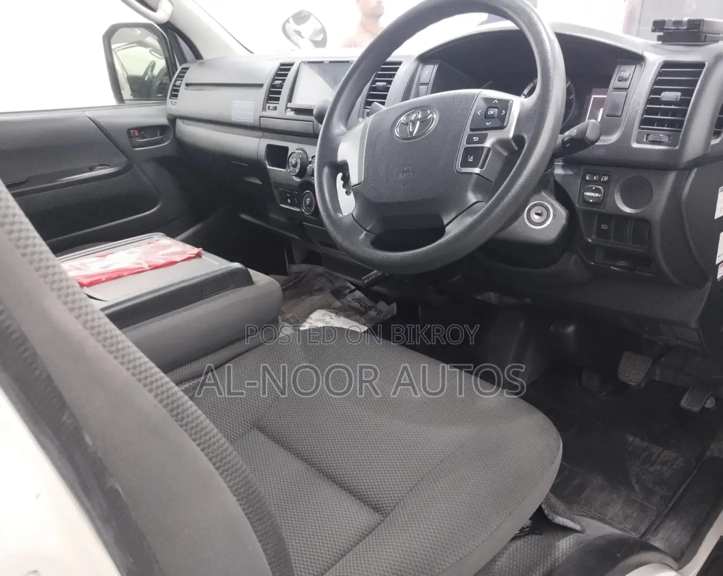Toyota HiAce 2021 White