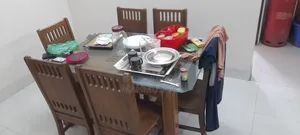ডাইনিং টেবিল