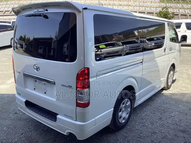 Toyota HiAce 2022