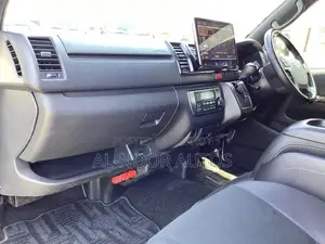 Toyota HiAce 2022