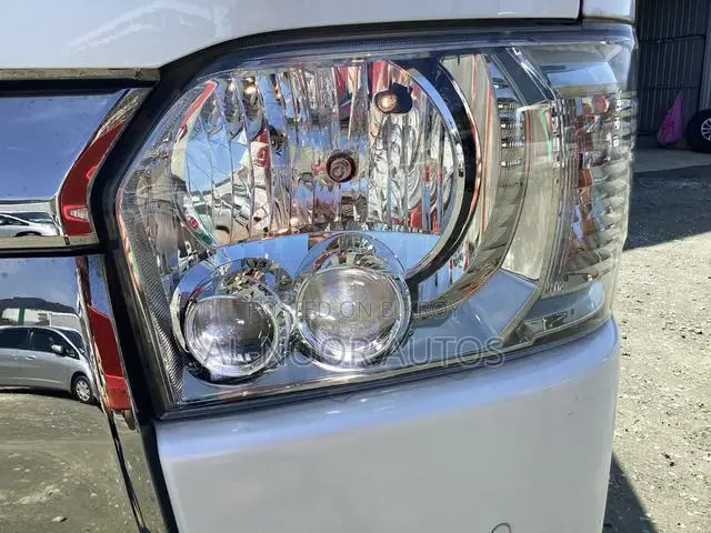 Toyota HiAce 2022