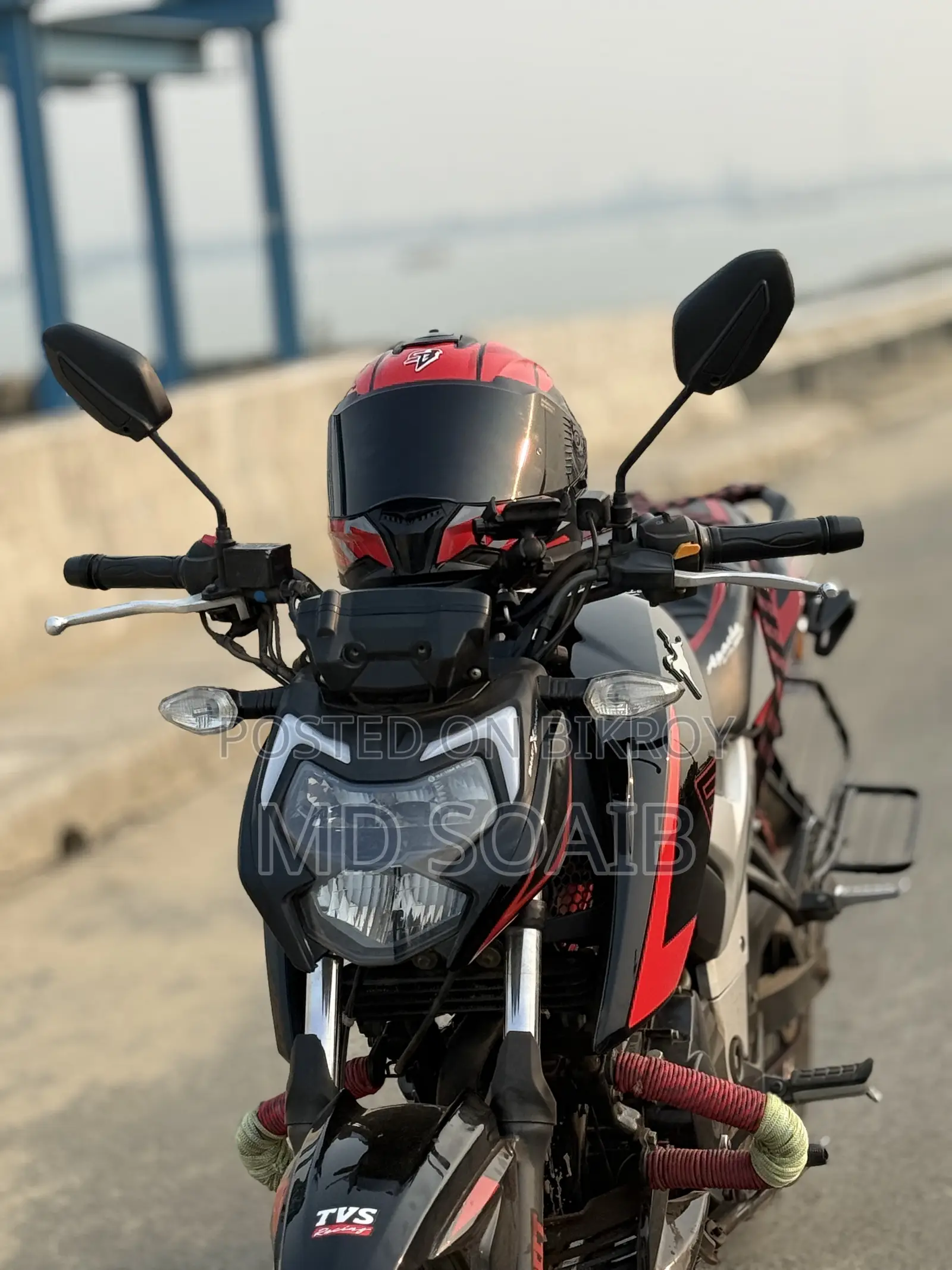 TVS Apache RTR 160 4V 2025 Black