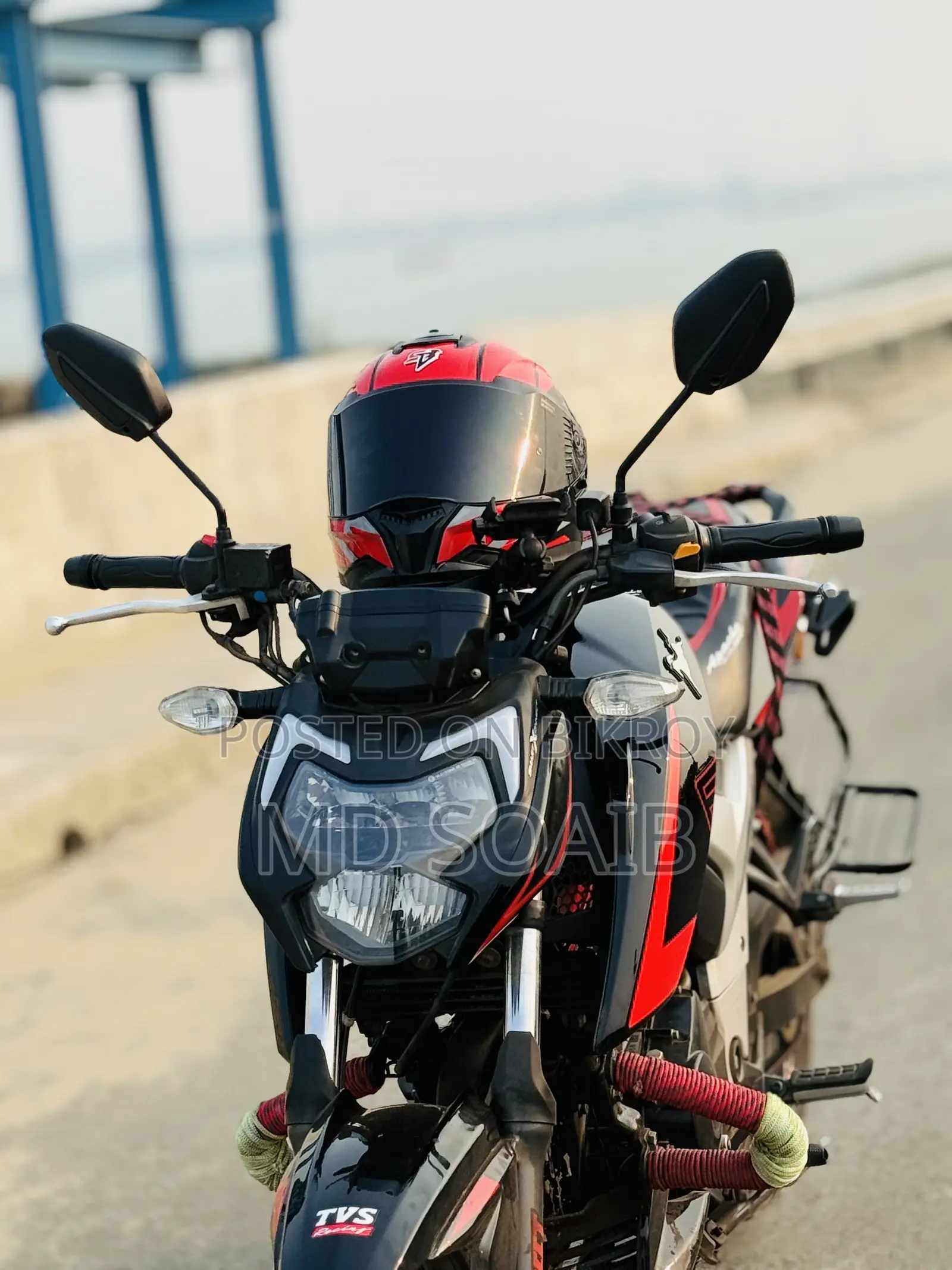 TVS Apache RTR 160 4V 2025 Black