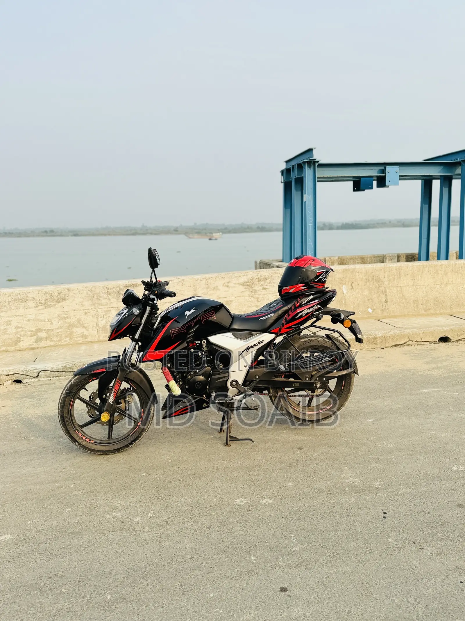 TVS Apache RTR 160 4V 2025 Black