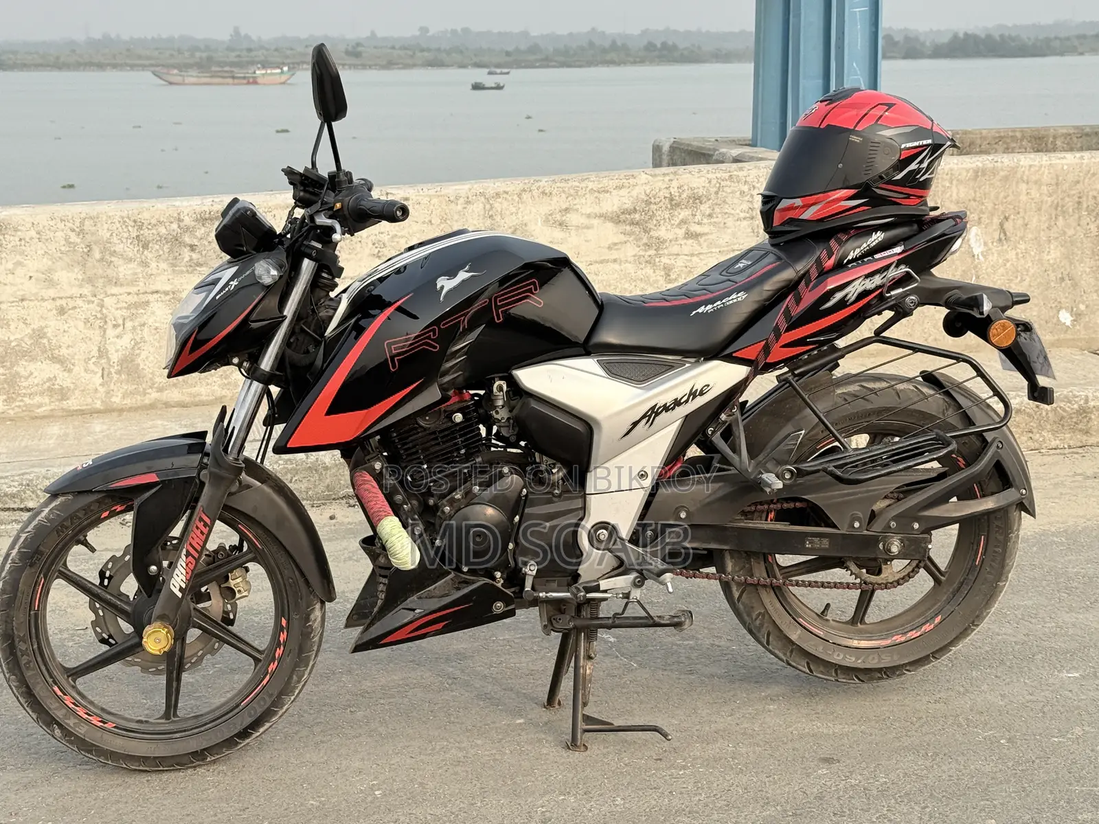 TVS Apache RTR 160 4V 2025 Black