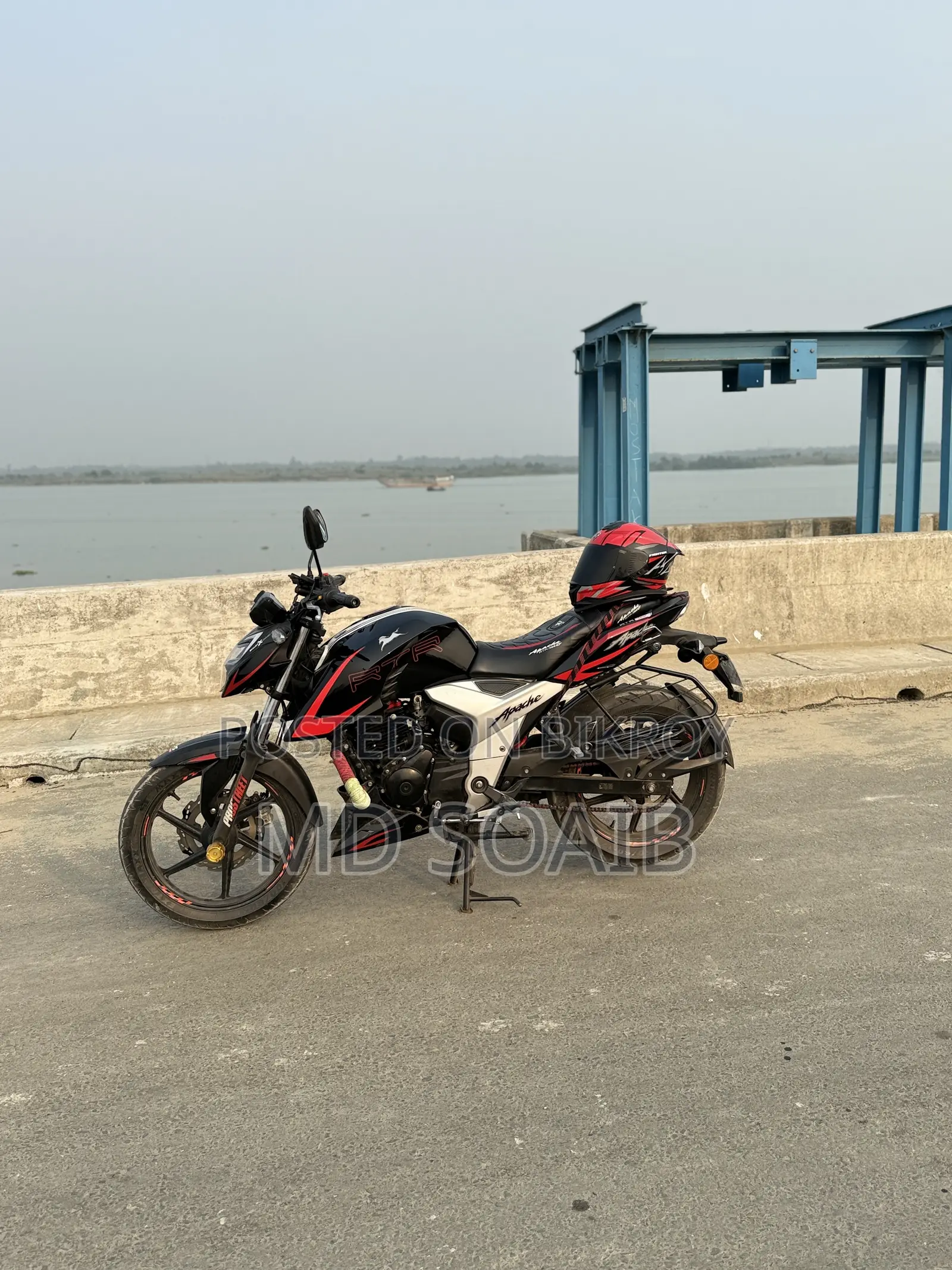TVS Apache RTR 160 4V 2025 Black