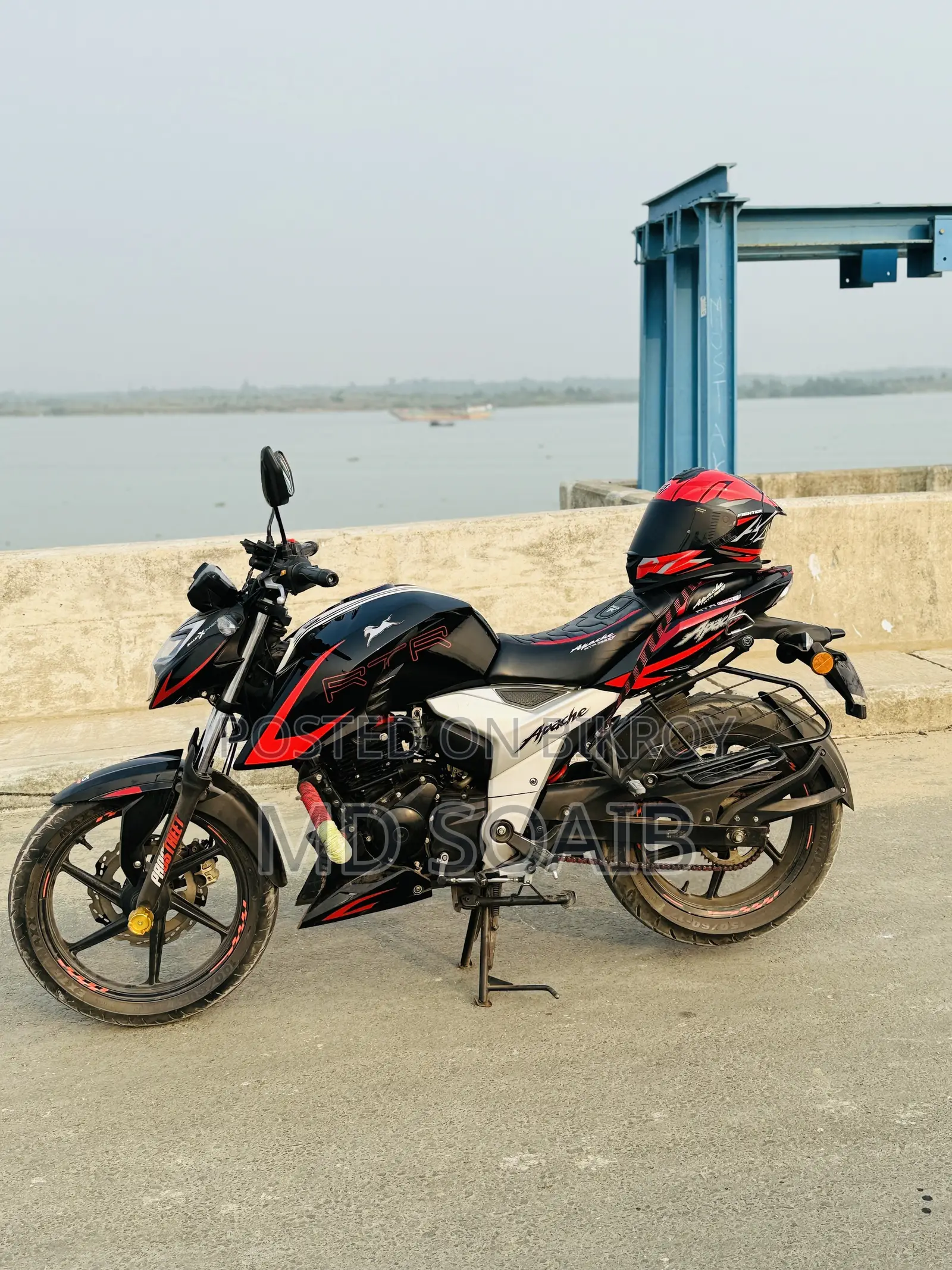 TVS Apache RTR 160 4V 2025 Black