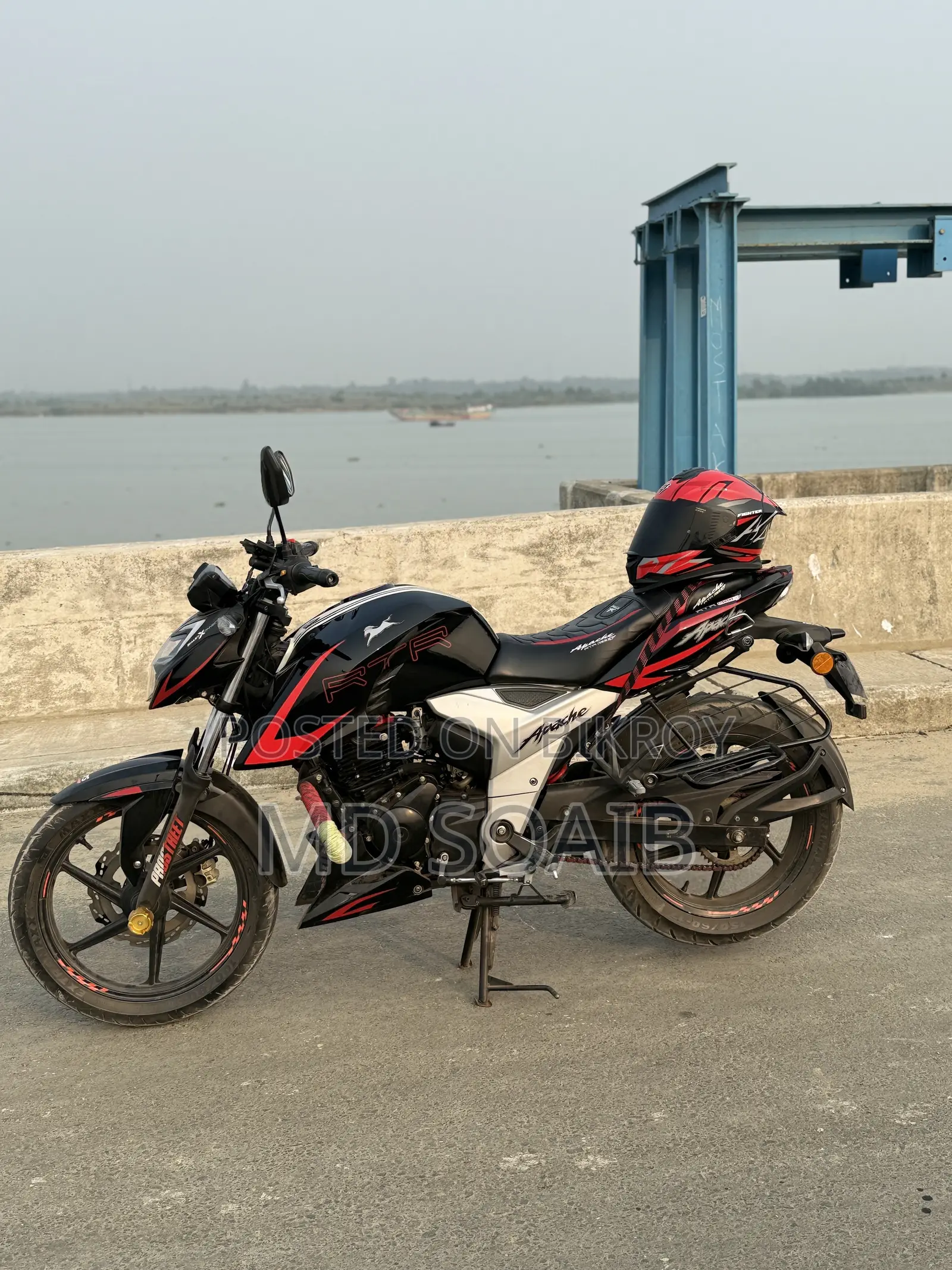 TVS Apache RTR 160 4V 2025 Black