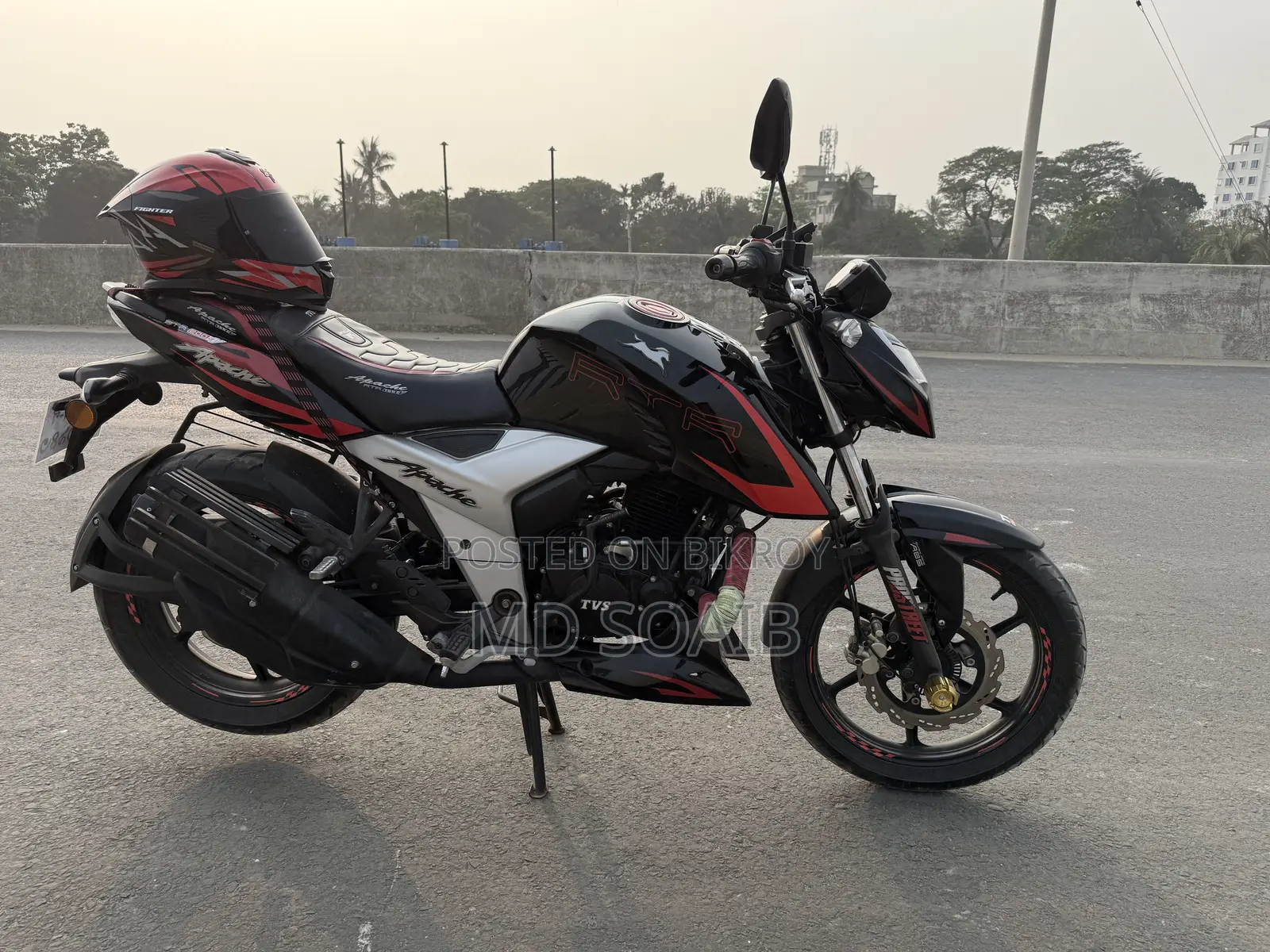 TVS Apache RTR 160 4V 2025 Black