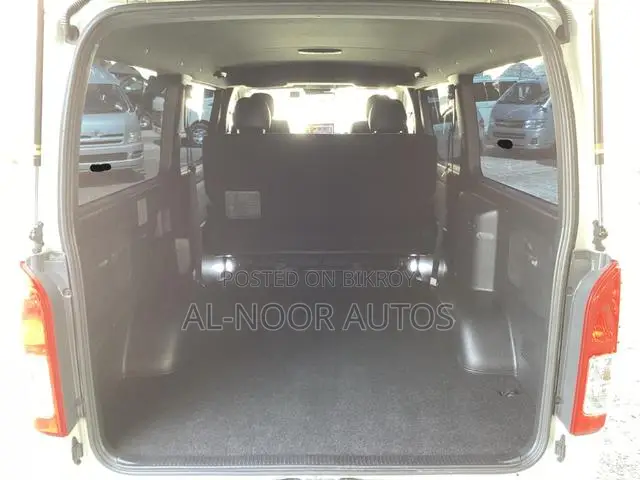 Toyota HiAce 2022