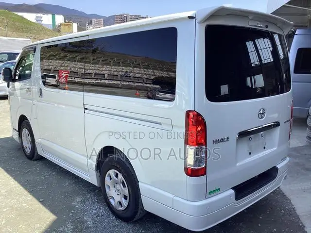 Toyota HiAce 2022
