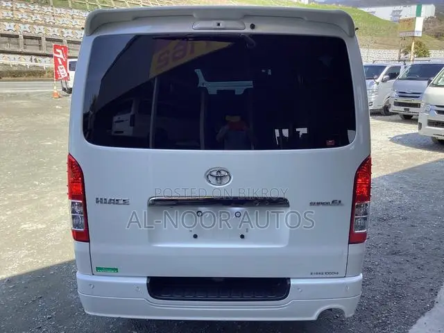Toyota HiAce 2022