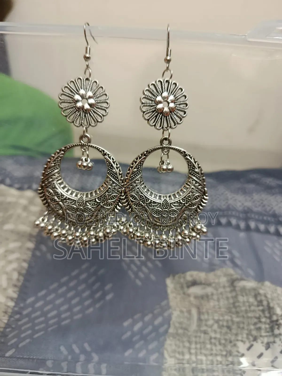 হ্যান্ডমেইড নেকলেস ও কানের দুল সেট